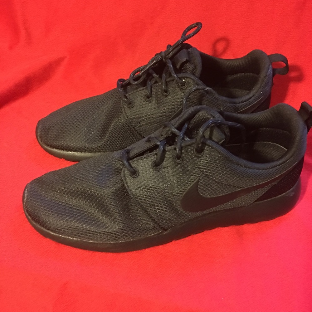 New Nike Roshe Sneakers